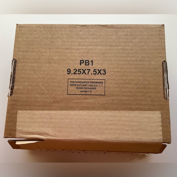 Saks Fifth Avenue Empty Shipping Box (Size 1) - Gift with Purchase - Picture 5 of 5